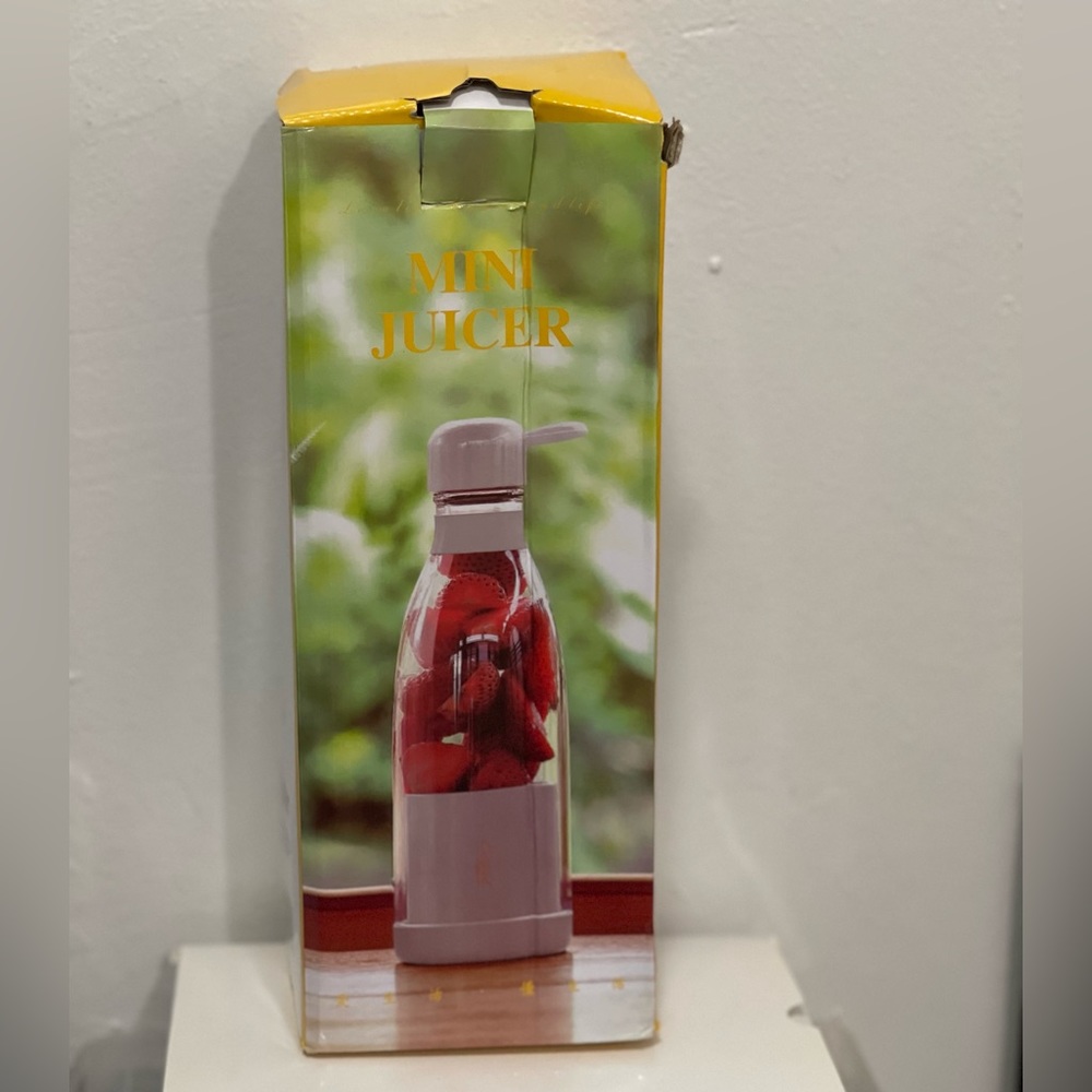 Portable mini blender / mini juicer
